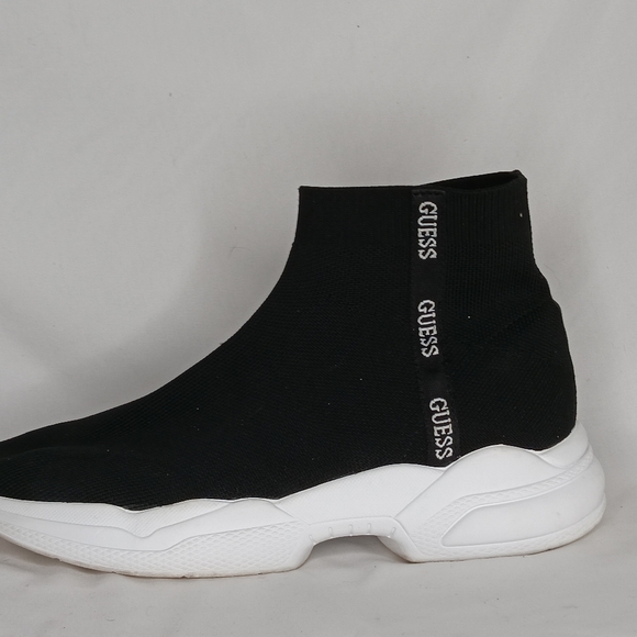 Guess - Picture 5 of 9